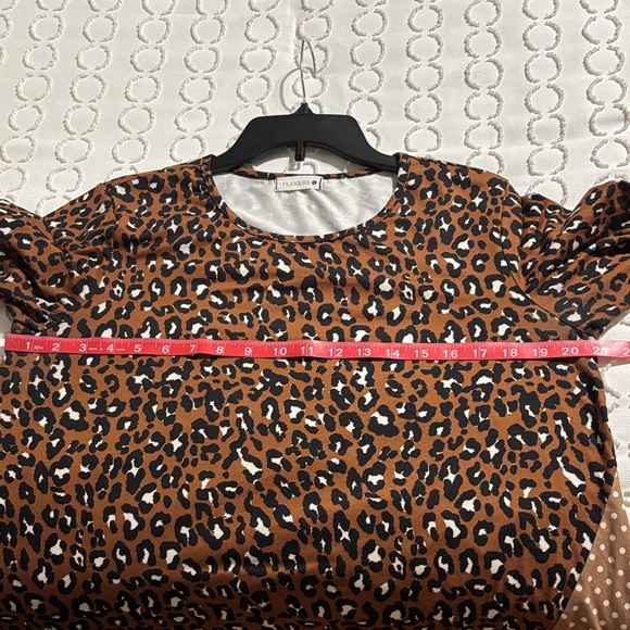 Chic Animal Print Long Sleeve Top - Picture 3 of 3
